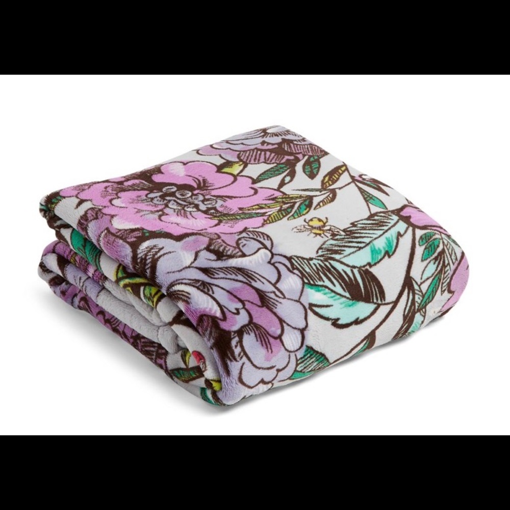 NWT Vera Bradley Lavender Meadow Blanket RETIRED